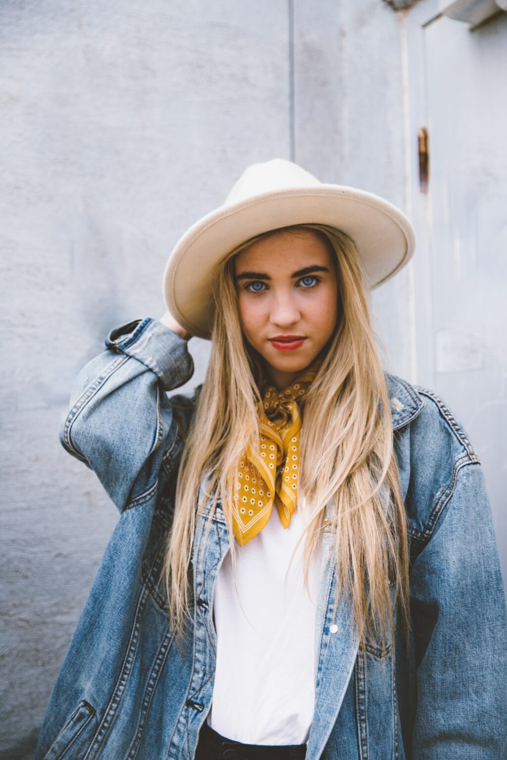 the-yellow-bandana-meaning-should-you-be-wearing-it